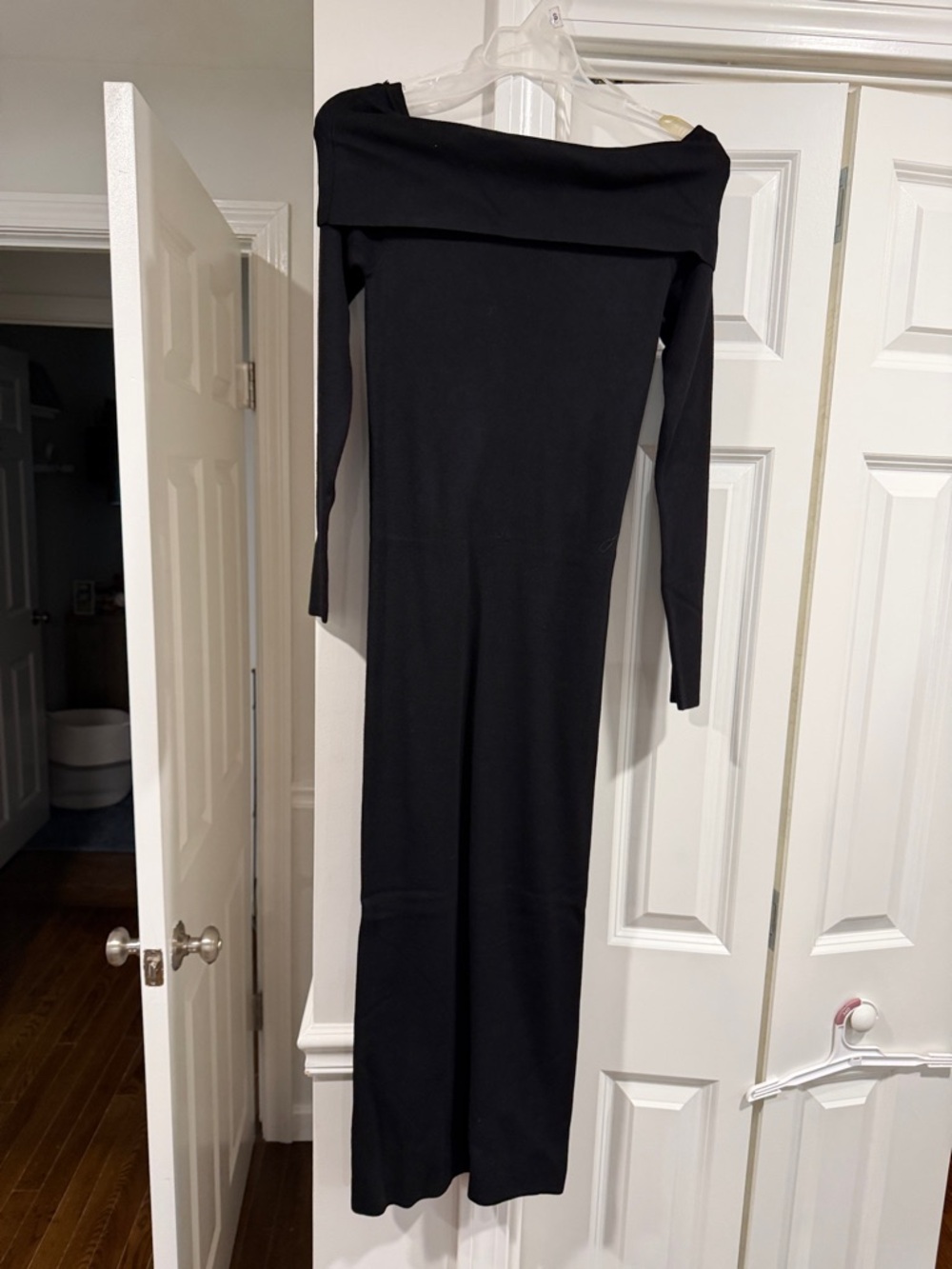 BE COOL Black Off-Shoulder Long Sleeve Maxi Dress